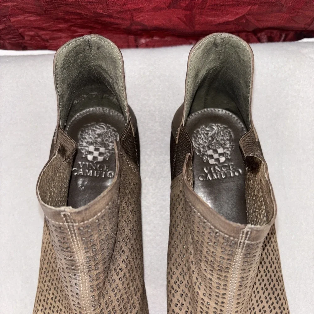 Vince Camuto Celena Brown Leather Ankle Booties Laser Cut Women's 9M EUC